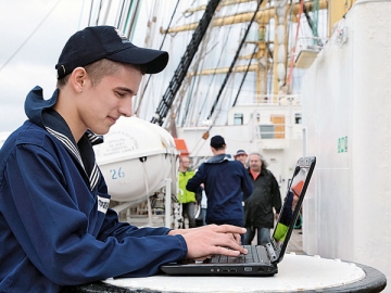 Из-за специфики работы для экипажей морского и речного транспорта также может быть введен суммированный учет рабочего времени