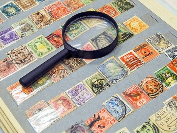 Конечно, собирать и хранить почтовые марки интереснее, чем бухгалтерские документы. Но последние нужно хранить обязательно, причем некоторые — много лет