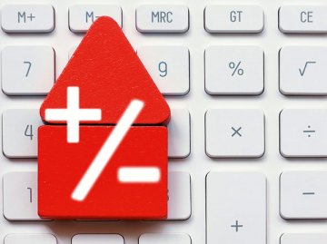 Если ИП решит заявить имущественный вычет по НДФЛ, то сумма налога к возврату должна будет сформировать положительный баланс на ЕНС. Либо уйдет в уплату налоговых долгов ИП