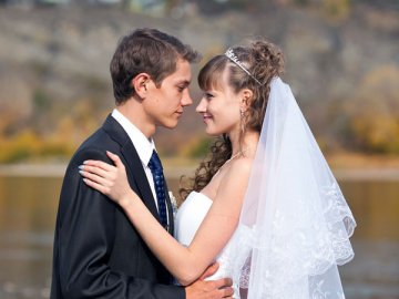 Если работник, состоящий на воинском учете, вступил в брак — не забудьте сообщить в военкомат об изменении семейного положения этого работника