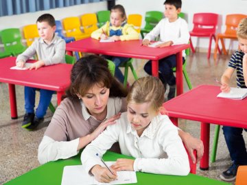 Если планируете работать с детьми, будьте готовы и к предварительному, и к периодическим медосмотрам. Иначе к детям вас не допустят