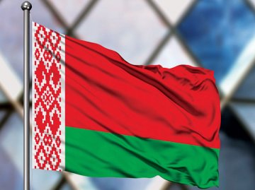 Конечно, было бы удобно переложить все таможенные НДС-вопросы на посредника, однако при ввозе товаров, к примеру, из Беларуси так лучше не делать. Если не хотите потерять вычет