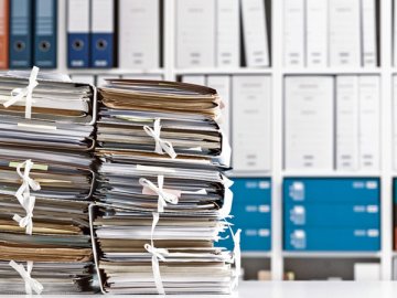 Требование об обязательной передаче в архив распространяется только на долгоиграющие документы, которые нужно хранить более 10 лет или до ликвидации организации