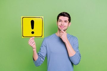 Недавно специалисты Роструда напомнили: возложить на работника дополнительные обязанности (в том числе по ведению воинского учета), не упомянутые в трудовом договоре/должностной инструкции, можно только с его согласия