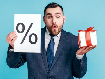 Если директор приобрел у своей фирмы товар по льготной цене в 2023 г., образовавшаяся у него матвыгода не облагается НДФЛ. Даже в случае, когда оплачивать покупку он будет в 2024 г.