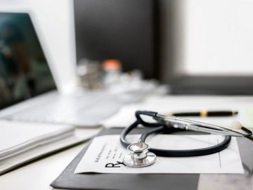 Вести медицинскую деятельность без лицензии нельзя. А расходы на ее получение могут составить и 100 000 руб., и больше. Значит, можно будет принять ее к учету как НМА