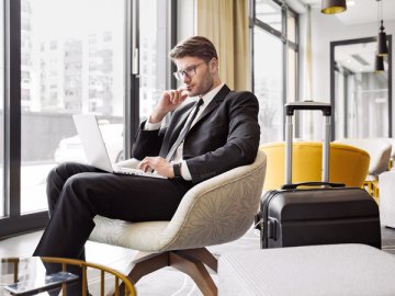 В случае выигрыша в суде компания сможет взыскать с ИФНС не только стоимость услуг адвоката, но и сопутствующие расходы, к примеру оплату его билетов и гостиницы, если заседание проходило в другом городе