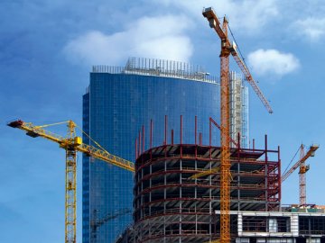 Офис достроили, но на начало года в «кадастровый» перечень здание еще включено не было? Значит, и оснований платить налог на имущество у упрощенца нет