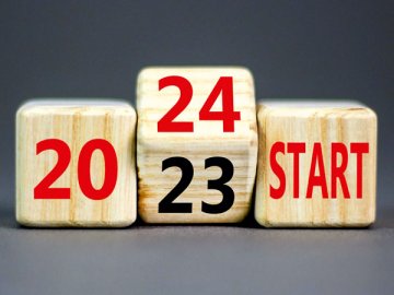 Если вы не перешли на ФСБУ 14/2022 ранее, то с 2024 г. придется. А если пойдете по ретроспективному пути, данные в балансе на конец 2023 г. и начало 2024 г. могут оказаться разными