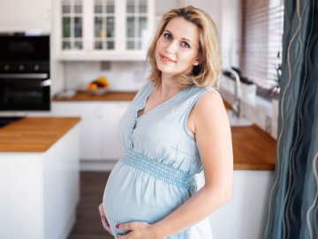 На сотрудницу, ушедшую в отпуск по БиР в 2023 г., подавать сведения о стаже с типом «Назначение выплат по ОСС» в 2024 г. не требуется