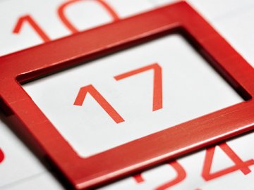 Если последний день срока для подачи жалобы на постановление о привлечении к ответственности пришелся на выходной день, то на ближайший за ним рабочий день он не продлевается