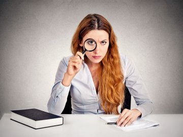 Если сумма по договору невелика, то совсем необязательно разглядывать каждую закорючку в документах контрагента, чтобы проявить должную осмотрительность