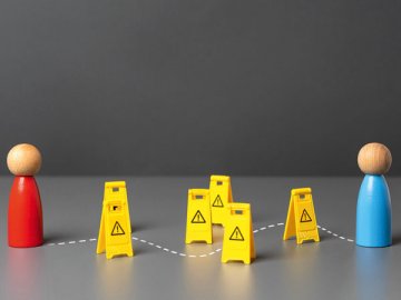 Если покупатель приобрел товары напрямую у продавца из страны ЕАЭС и уплатил НДС, то сможет принять его к вычету, получив заявление с отметкой ИФНС. Посреднику же вычет не дадут, но налог возместит покупатель