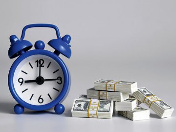 Пока официальных разъяснений еще нет, но вряд ли налоговики разрешат неоднократно применять льготу в рамках одной сделки, если оплата покупателем доли производится в рассрочку