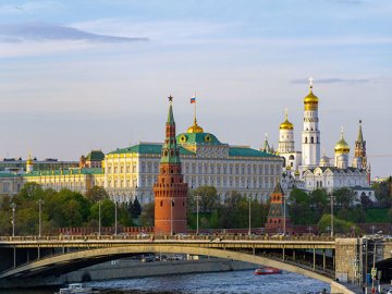 Говоря о МРОТ, отметим, что фактический размер минималки отличается от желаемого работниками. Так, по данным одного из опросов, средний желаемый МРОТ в Москве &mdash; 62 900 руб., а, к примеру, в Ярославле &mdash; 50 500 руб.