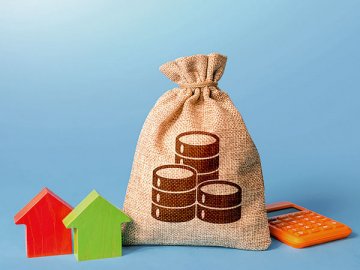 При превышении лимита выручки придется сдать уточненку для указания сумм ежемесячных авансов, только если такое превышение произошло по итогам года. В этом случае корректировку надо внести в декларацию за 9 месяцев