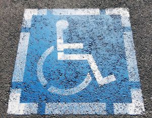 Новости: Гражданин с инвалидностью может оформить бесплатную парковку дистанционно