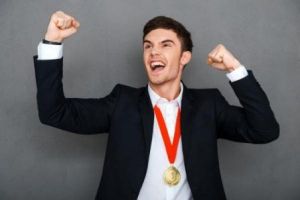 Новости: Работник награжден почетной медалью: как не платить НДФЛ и взносы
