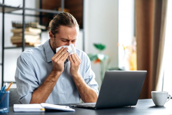 Новости: До трудоустройства сотрудник работал по ГПД: что с больничным пособием