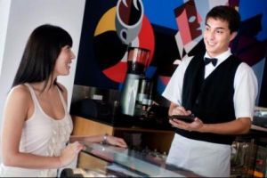 Новости: Официант не должен платить НДФЛ с персональных чаевых
