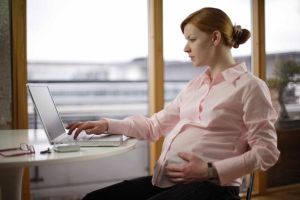Новости: Может ли беременная сотрудница целый день работать за компьютером