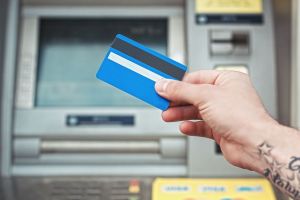 Новости: Что делать, если банкомат съел деньги