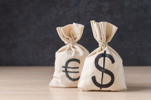 Новости: Ограничения на снятие наличной валюты снова продлили