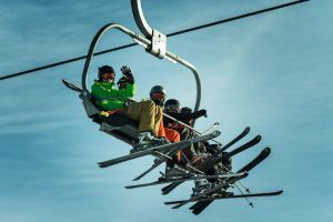 Новости: Нужно ли платить за провоз лыж и сноубордов в поездах и самолетах