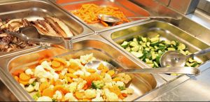 Новости: Бесплатными обедами предлагается кормить всех школьников
