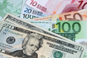 Новости: Вывозить из РФ много наличной валюты по-прежнему нельзя