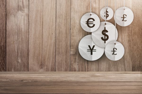 Новости: Ограничения на перевод денег за границу частично отменили