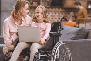 Новости: Выплаты на детей-инвалидов смогут получать и работающие родители