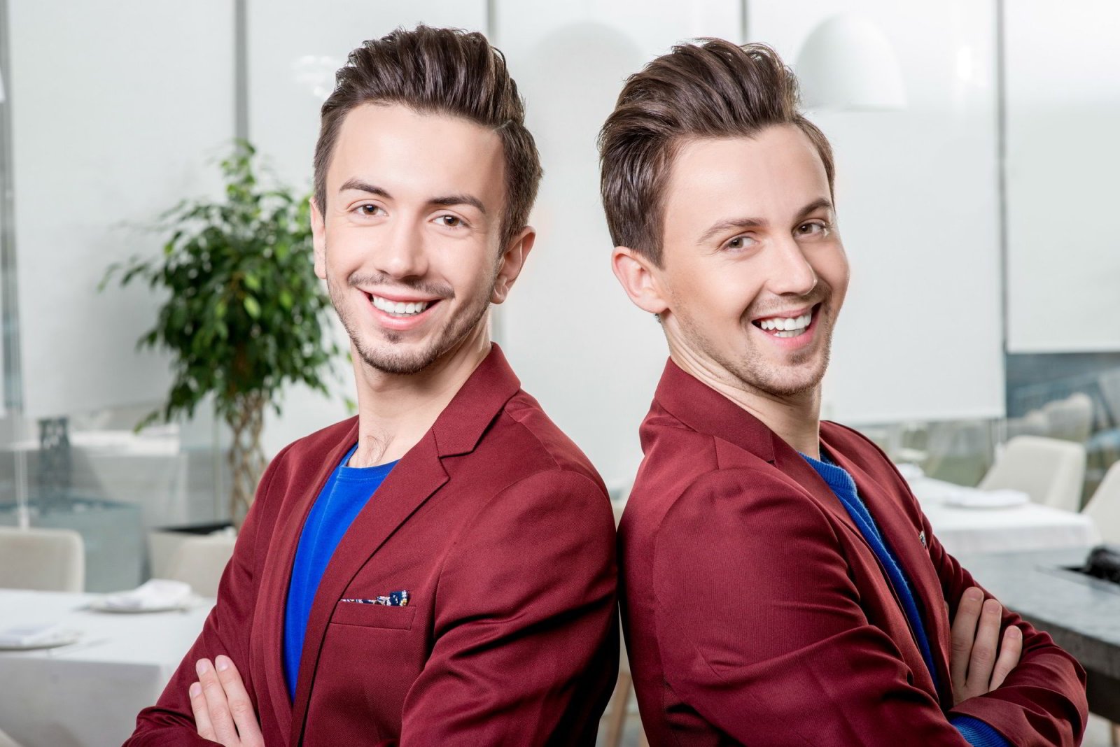 Brothers friend. Братья Близнецы говорят по телефону. Happy Twins in Suits. Brothers and friends.