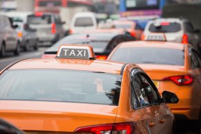 Новости: Преступников запретили брать на работу в такси